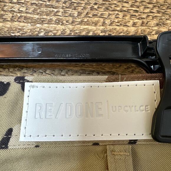 RE/DONE Upcycled Cargo Pants in Desert Camo Size Small NWT - Picture 9 of 15